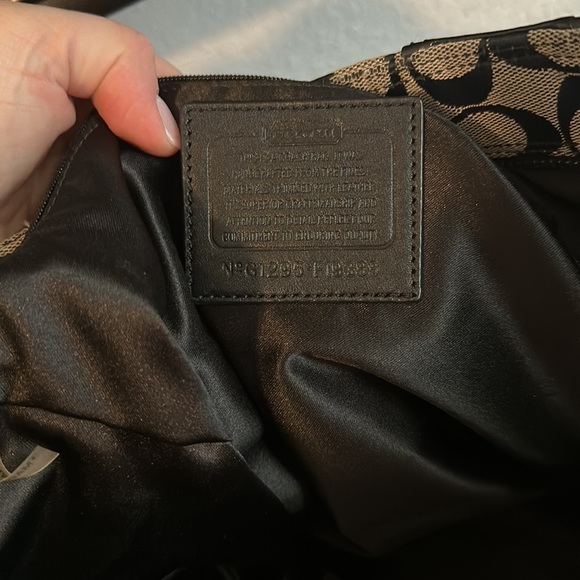 COACH Black/Gray Signature Canvas North South ZIP POCKET Gallery Tote - Picture 3 of 9